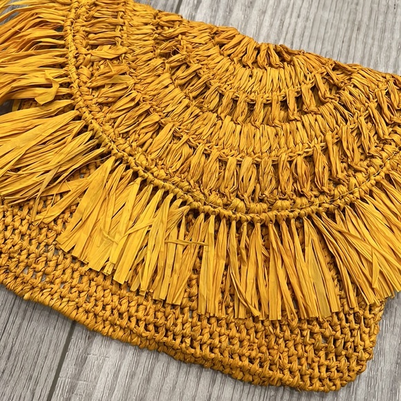 🌞 Mustard Gold Yellow Straw Clutch 🌞 - Picture 2 of 6